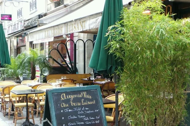 Le Verre Luisant