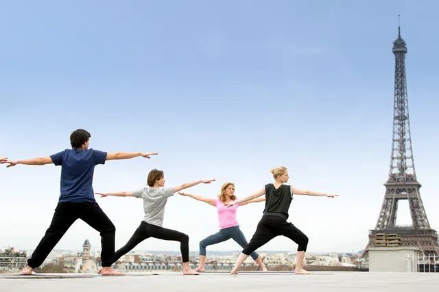 Besoin d'un break yoga sur les toits de Paris ?