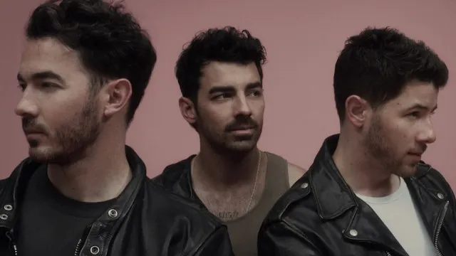 Jonas Brothers: FIVE ALBUMS. ONE NIGHT | VIP5 Gold VIP