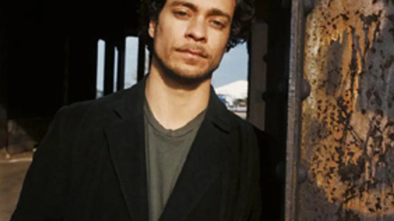 AMOS LEE