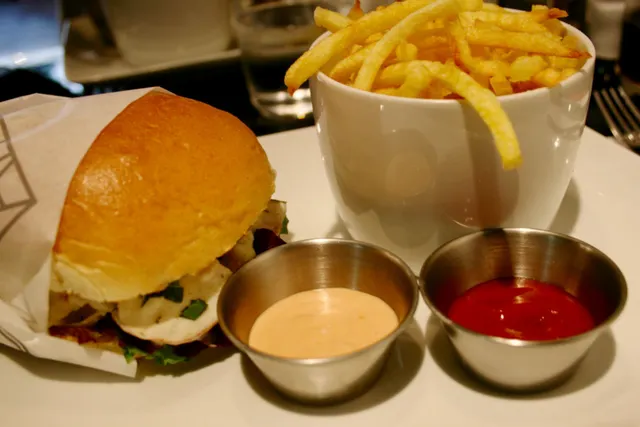 Restaurant Little Apple à Paris : le burger chic du Marais