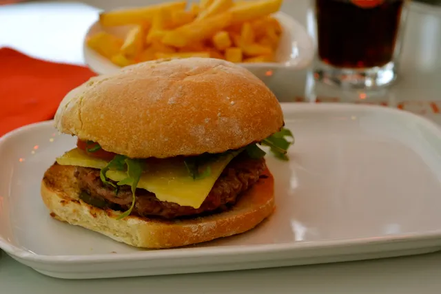 Le Comptoir de l'Epicerie du Père Claude, savoureux burgers dans le 15ème