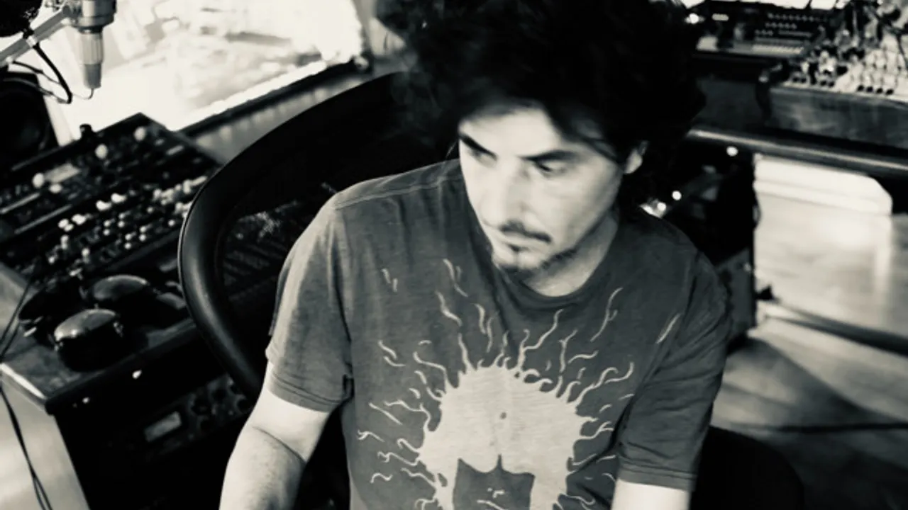 AMON TOBIN (TWO FINGERS) DJ SET