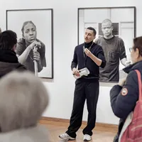 Visite guidée des expositions « La photographie en toutes lettres » et « Camille Vivier »