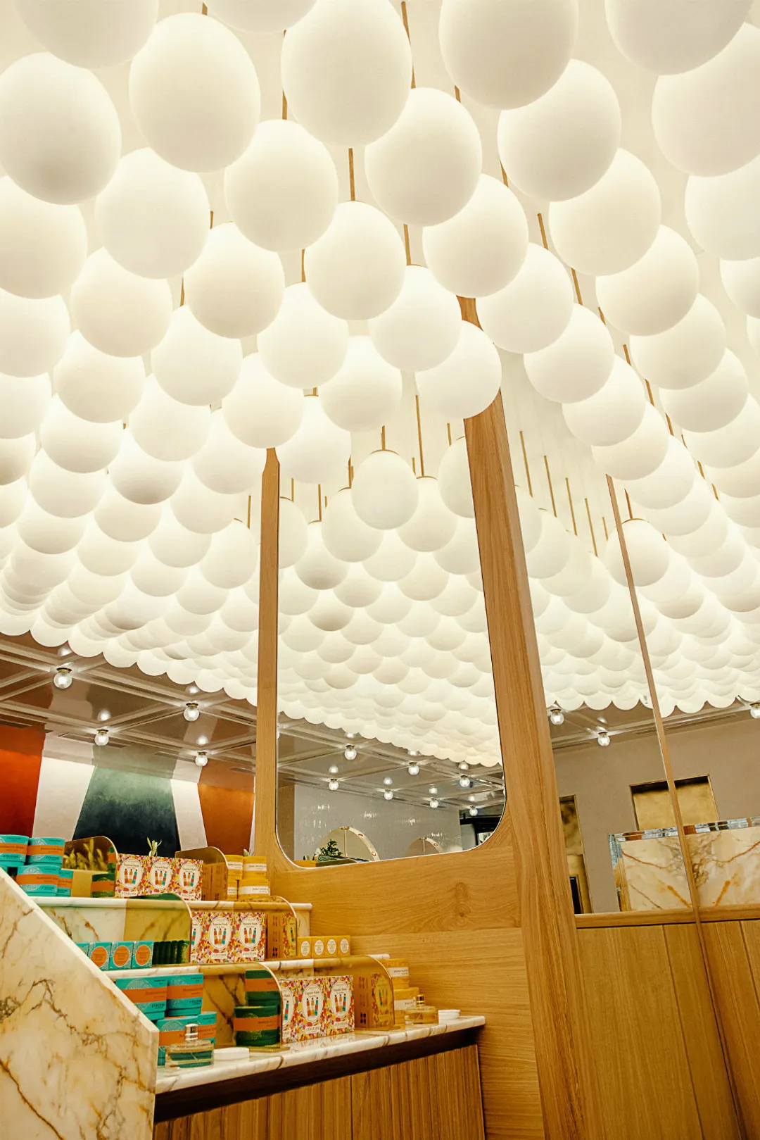 86 Champs - L'Occitane x Pierre Hermé Restaurant Shop Paris