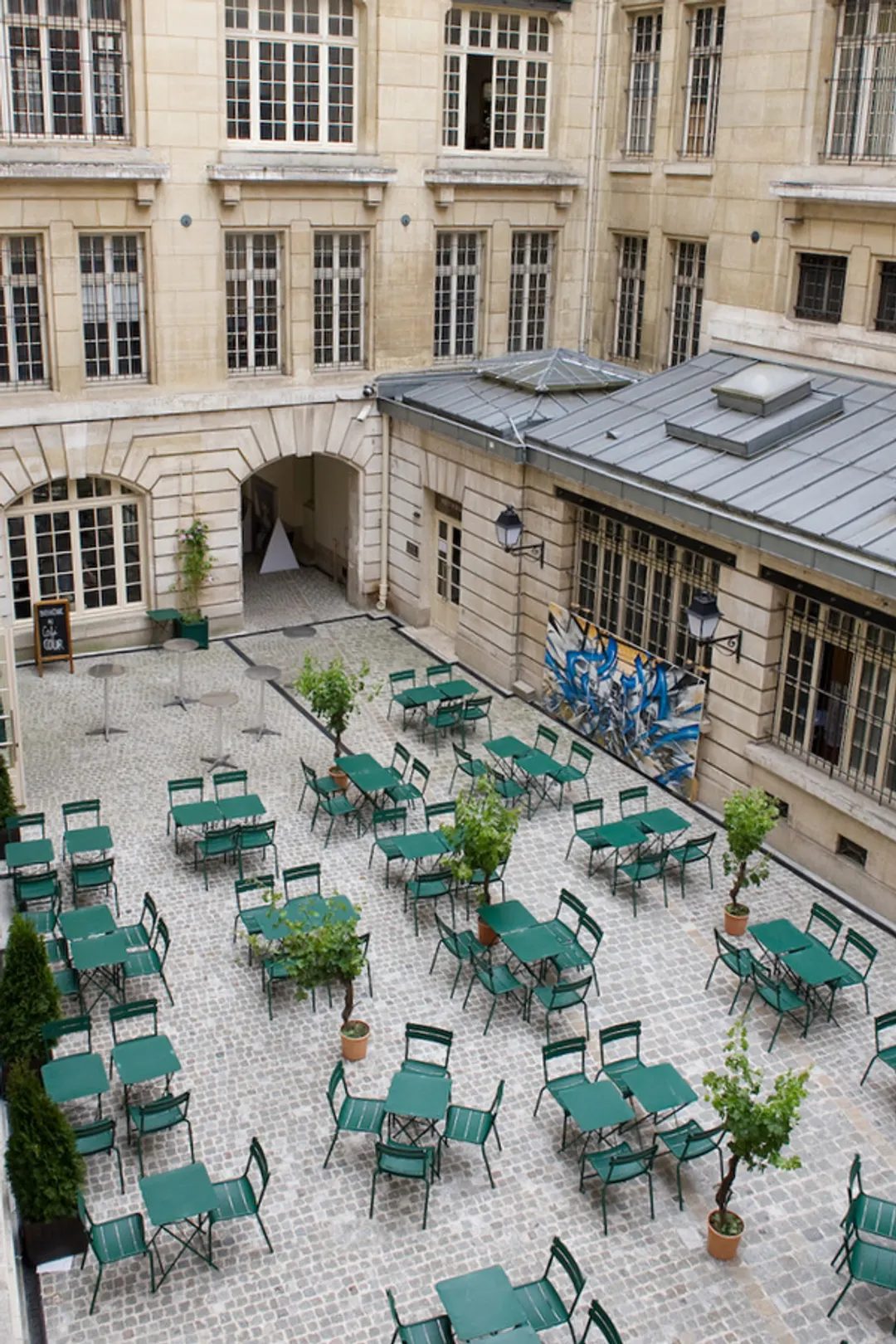 Café Cour Restaurant Paris