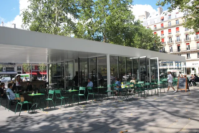 Le Café Monde et Médias, nouveau cœur de la place de la République