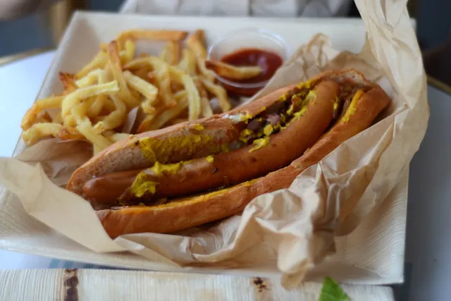 Restaurant Biiim : burgers et hot dogs au canal de l'Ourcq