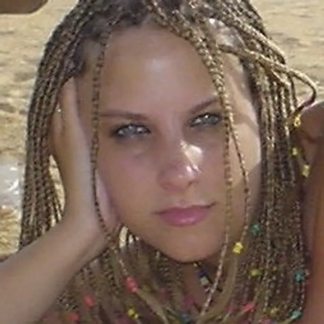 GAELLE B