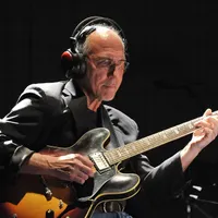Larry Carlton