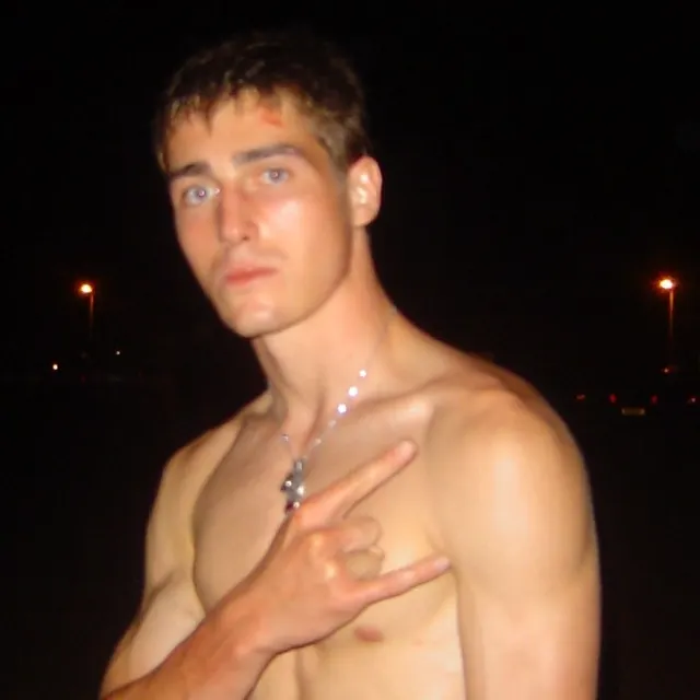 Nicolas R