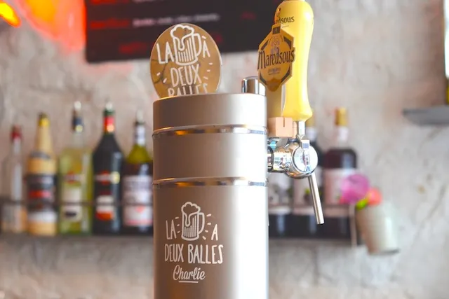 Charlie et sa bière à deux balles : un bar de potes à prix d'amis !