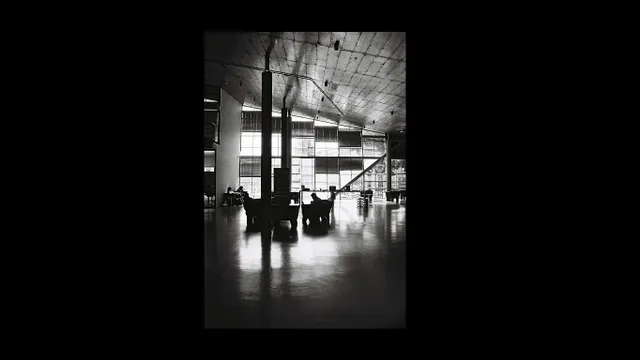 Exposition Photo - ADRIAN