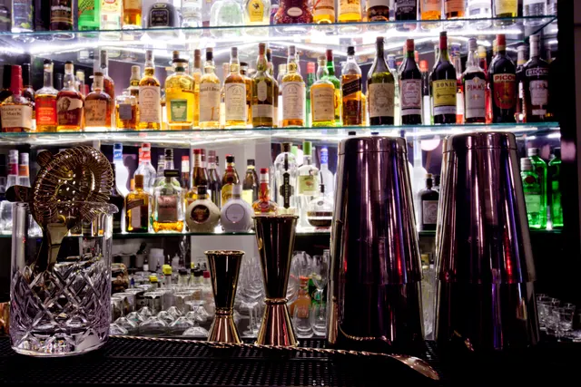 Playtime Cocktails, le bar germanopratin à la Tati