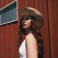 Anna Graves
