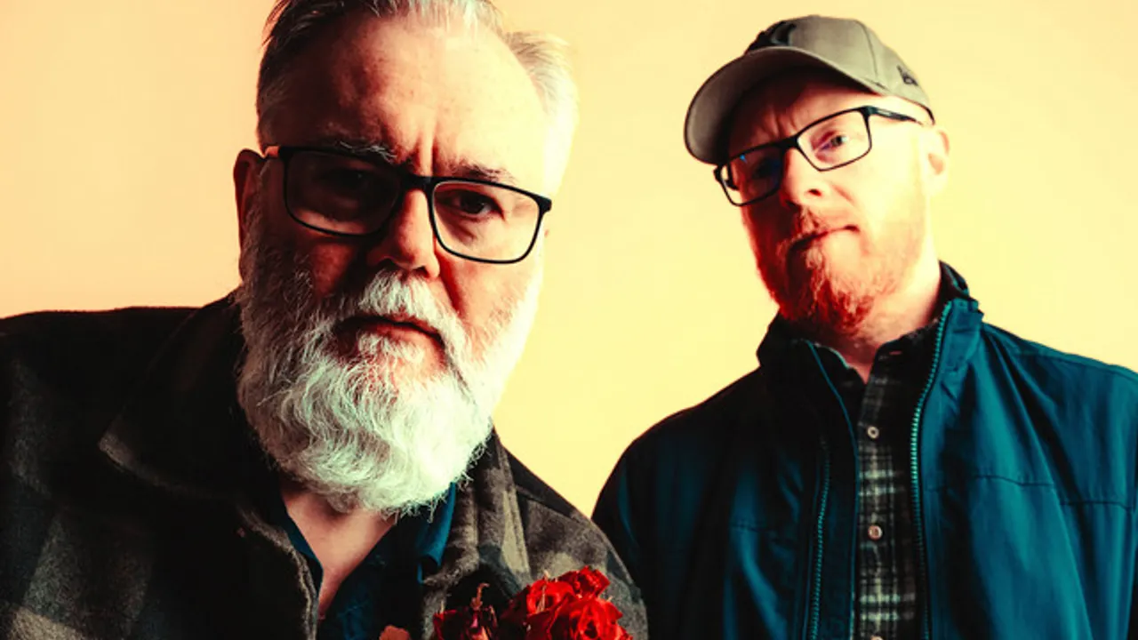 Arab Strap: Signing