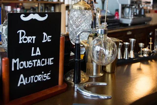 Café Moderne : Meatballs & Cocktails