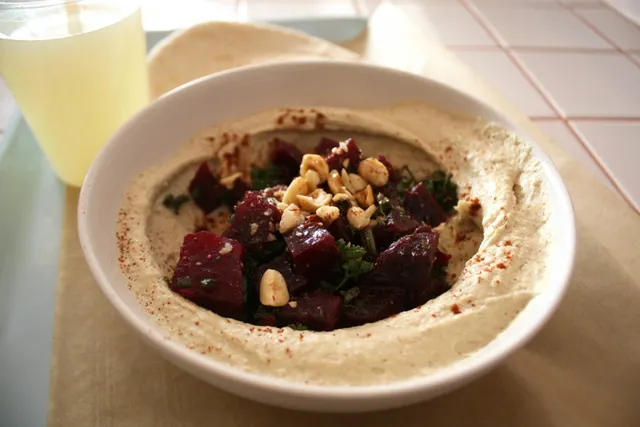Yafo, comptoir dédié au houmous