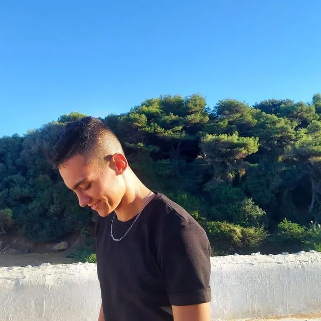 smail m