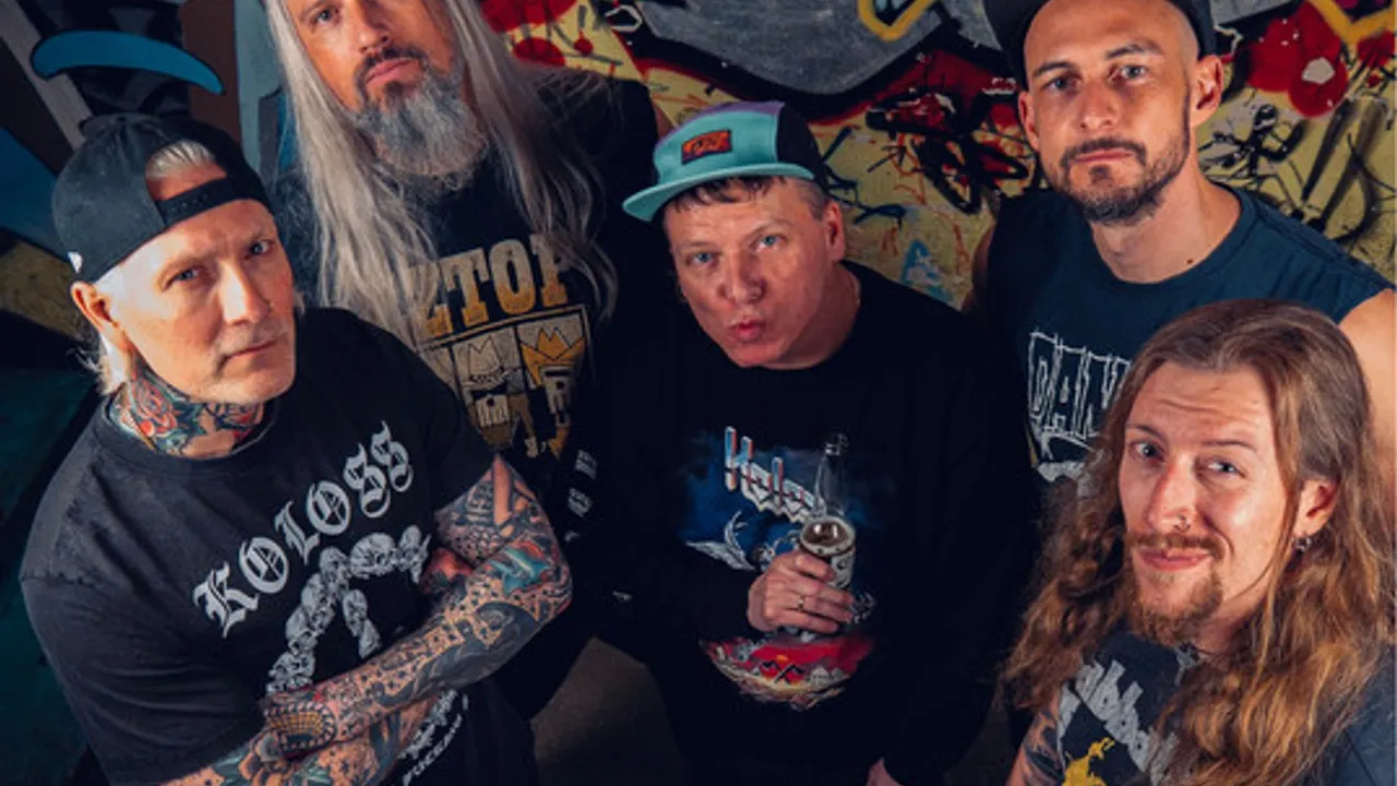 Insanity Alert + Hooks & Bones