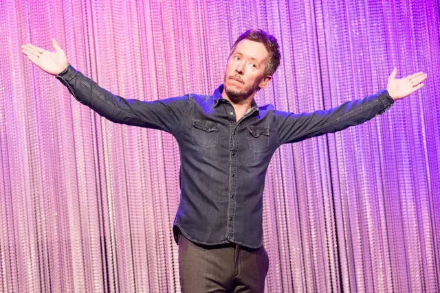 Spectacle : Jean-Luc Lemoine brillant à l'Apollo Théâtre