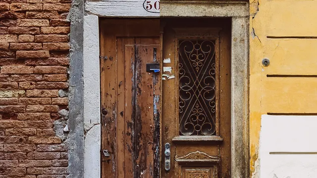 Exposition photos - Close the door