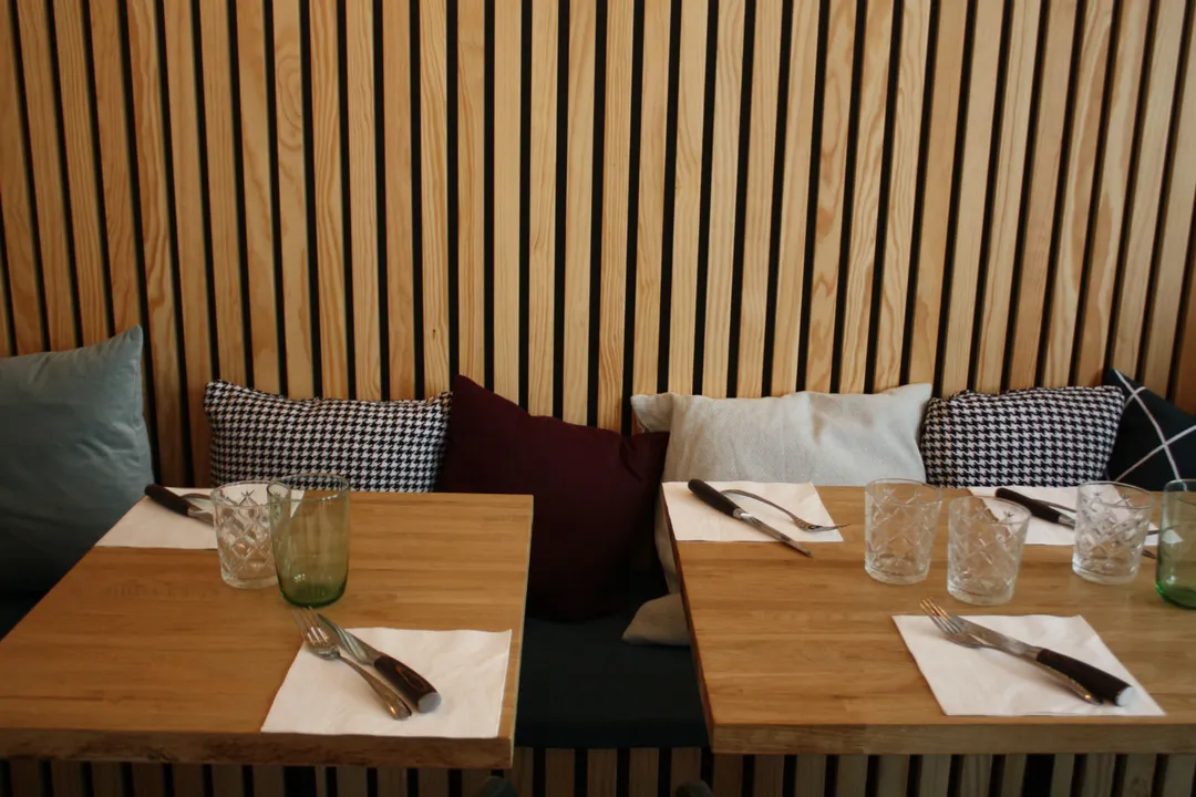 Boy Restaurant Paris