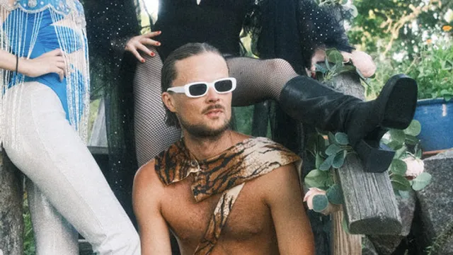 Storken, Brynjolfur, Mousan Corr, Flight Crew: Jonas Tuk, Cousin Albert