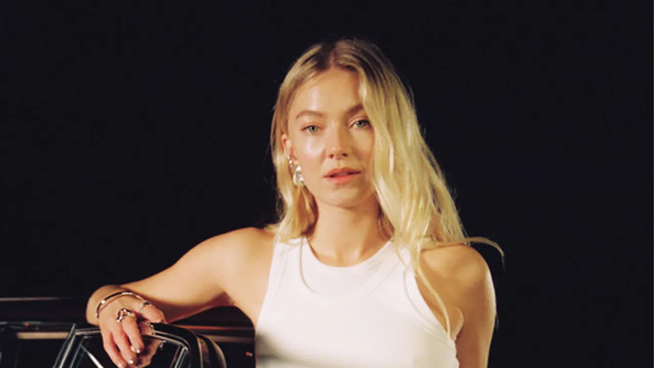 ASTRID S - STRIPPED DOWN