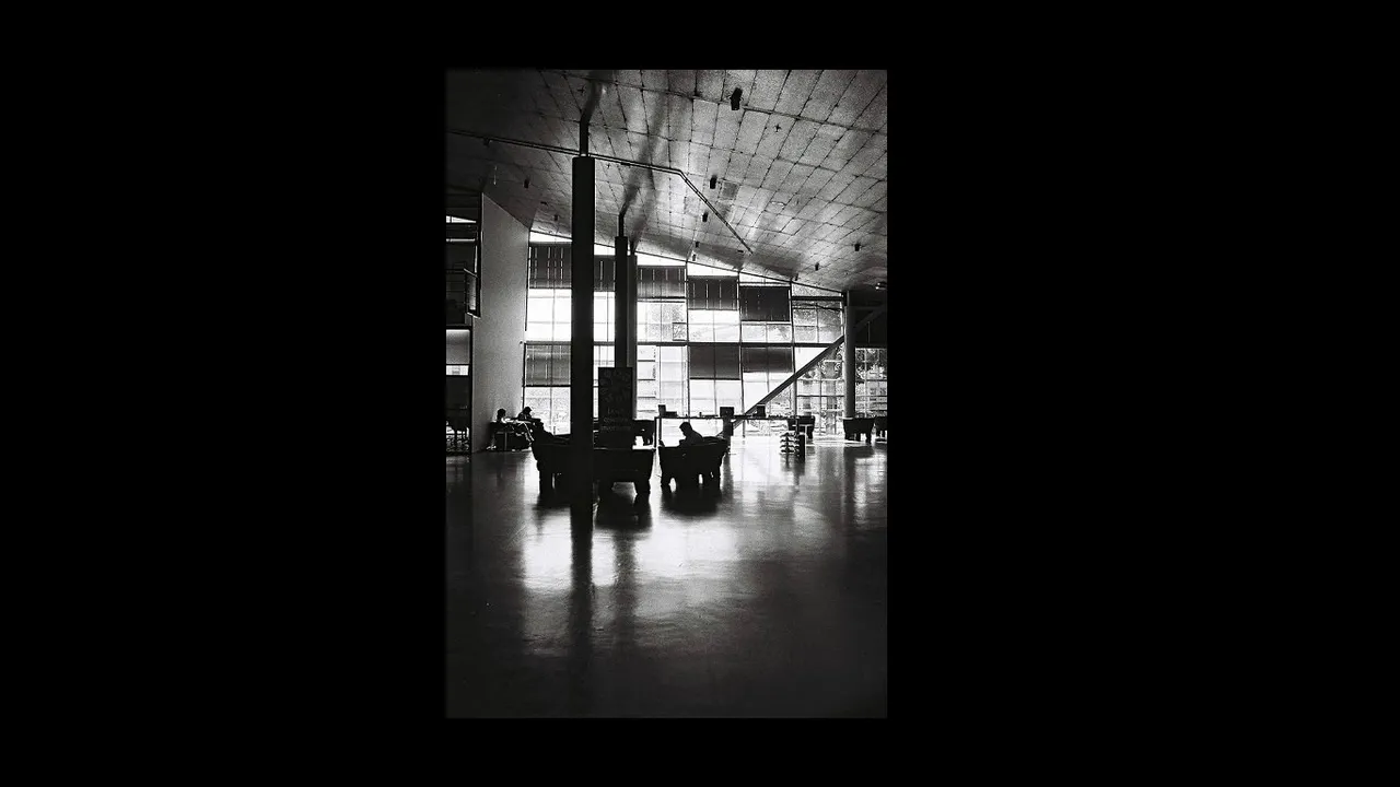 Exposition Photo - ADRIAN