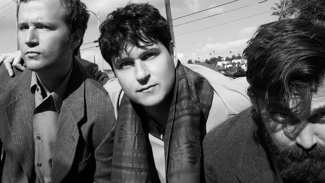 VAMPIRE WEEKEND