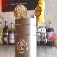Charlie... et sa bière à deux balles