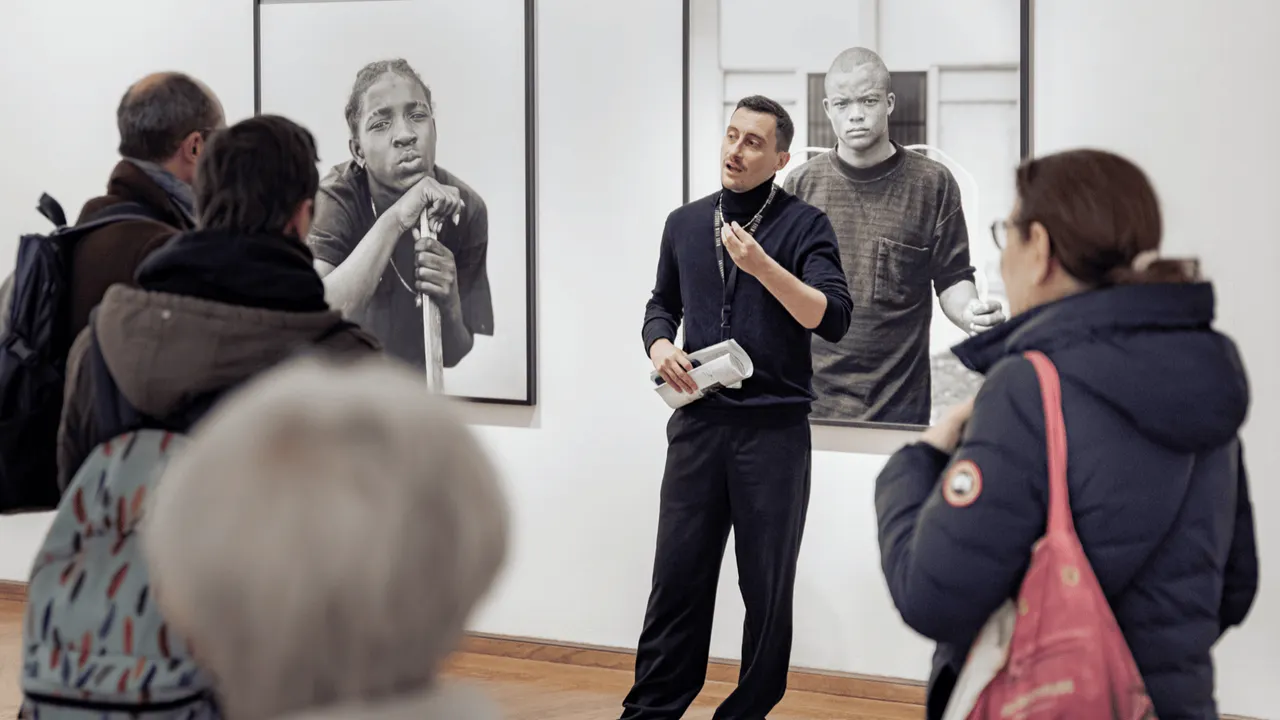Visite guidée des expositions « La photographie en toutes lettres » et « Camille Vivier »