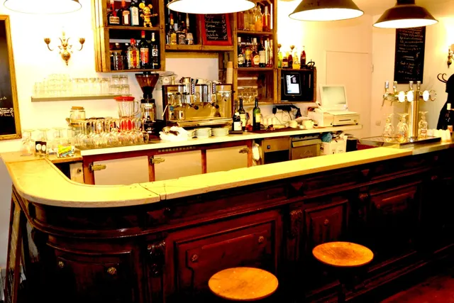 Le Comptoir des chineurs, bijou des abbesses