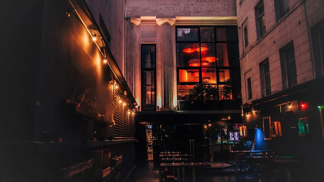 Society Salle Paris