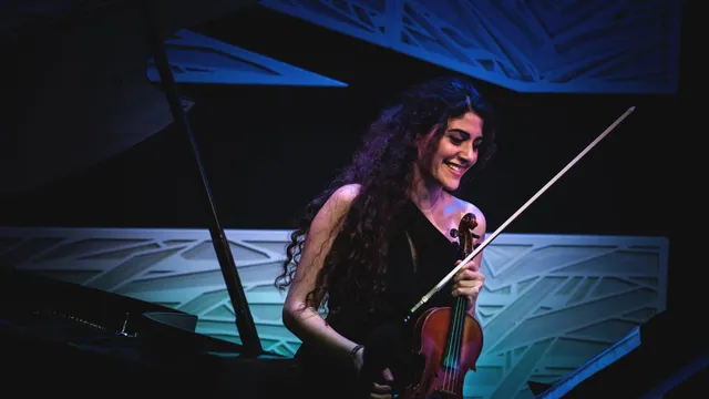 Layale Chaker & Notes Inegales en concert : "Deux Rives : Courants passés et futurs"