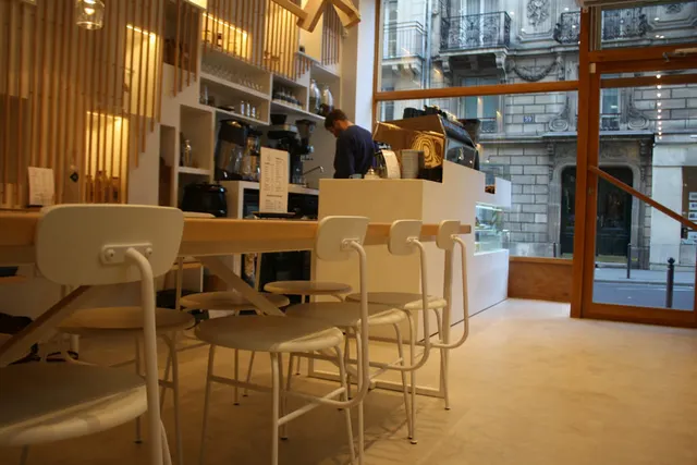 Loyal cantine locale rue d'Amsterdam