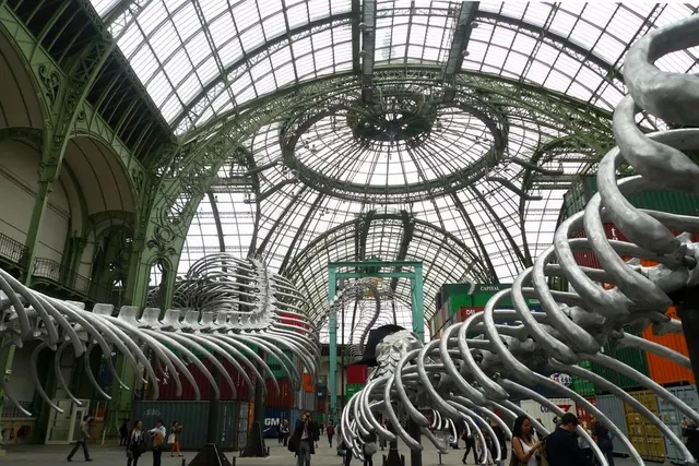 Monumenta 2016 : un serpent de 250 mètres rôde sous la nef du Grand Palais