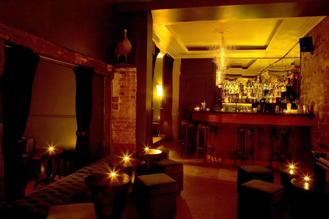 Curio Parlor Bar Paris