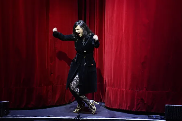 Spectacle : Laura Domenge au Petit Palais des Glaces se présente en Personnes !