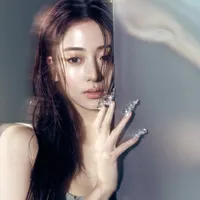 HUH YUNJIN