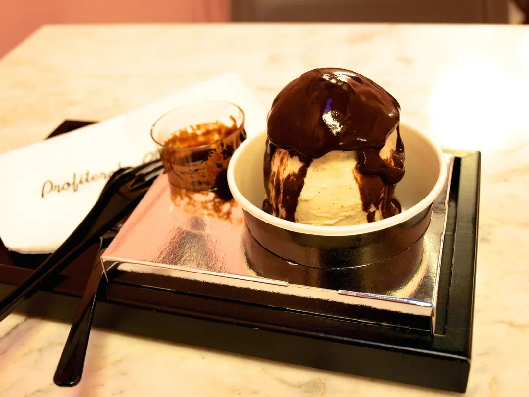 Profiterole Chérie Restaurant Shop Paris