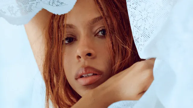 RAVYN LENAE