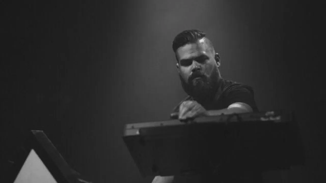 Com Truise