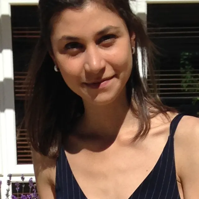 Roxane L