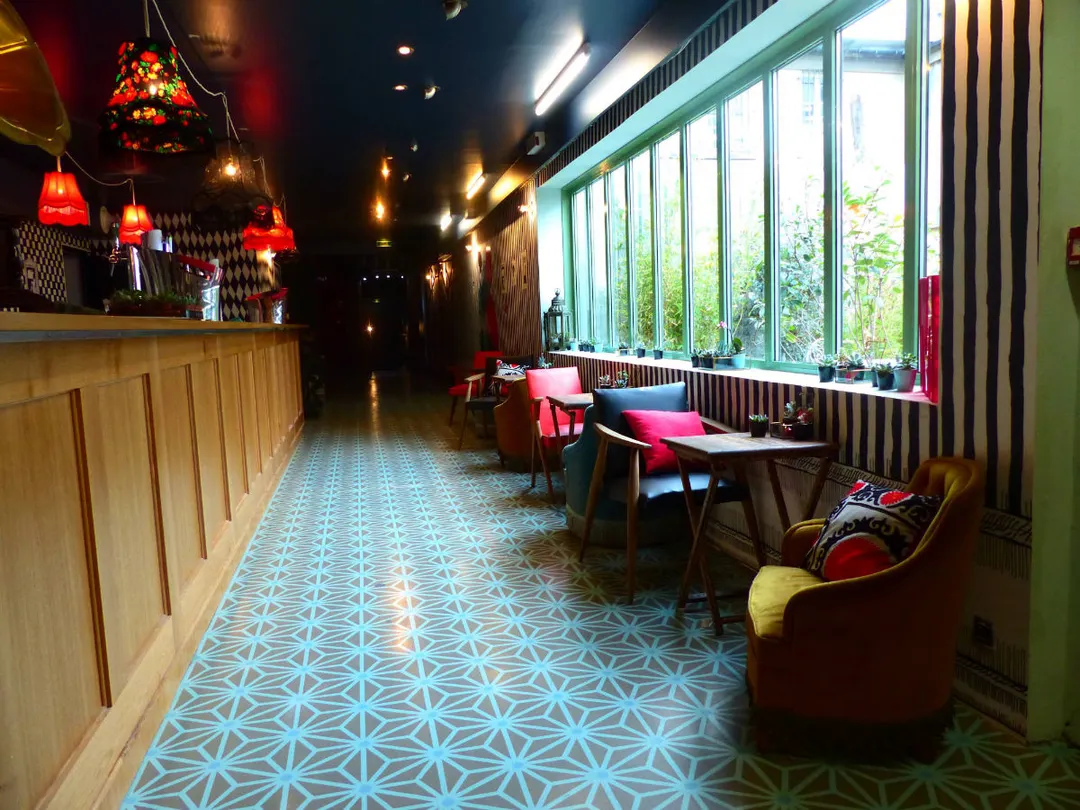 Le Bar à Bulles de la Machine du Moulin Rouge Bar Restaurant Paris