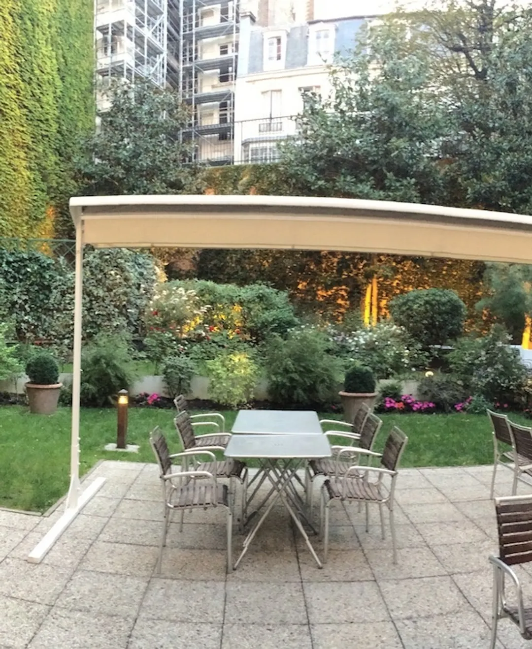 Les Arts Restaurant Paris