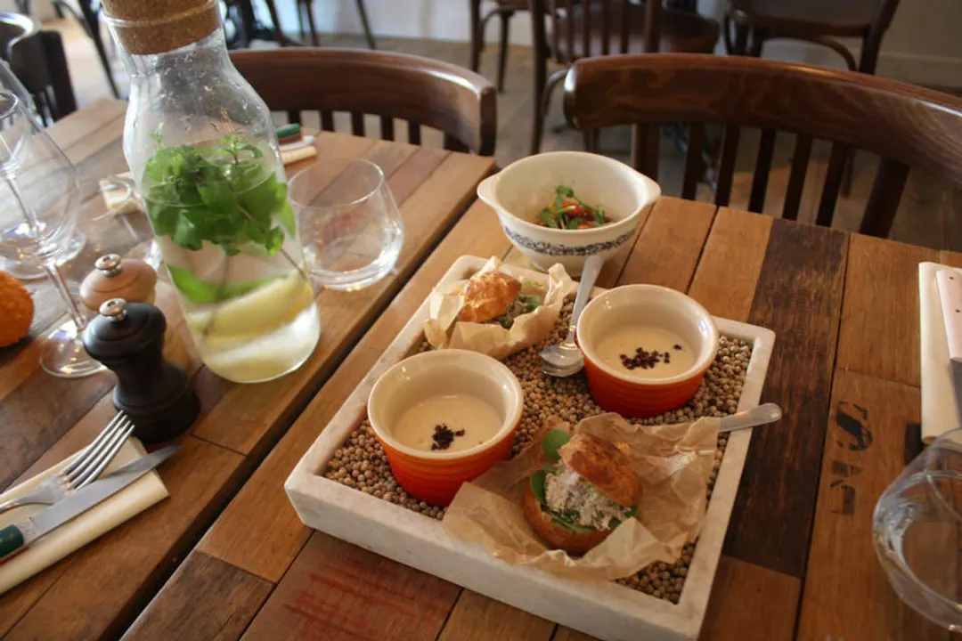 Aux Plumes Restaurant Paris