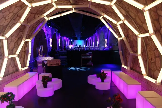 Le Showcase, le club branché sous les ponts
