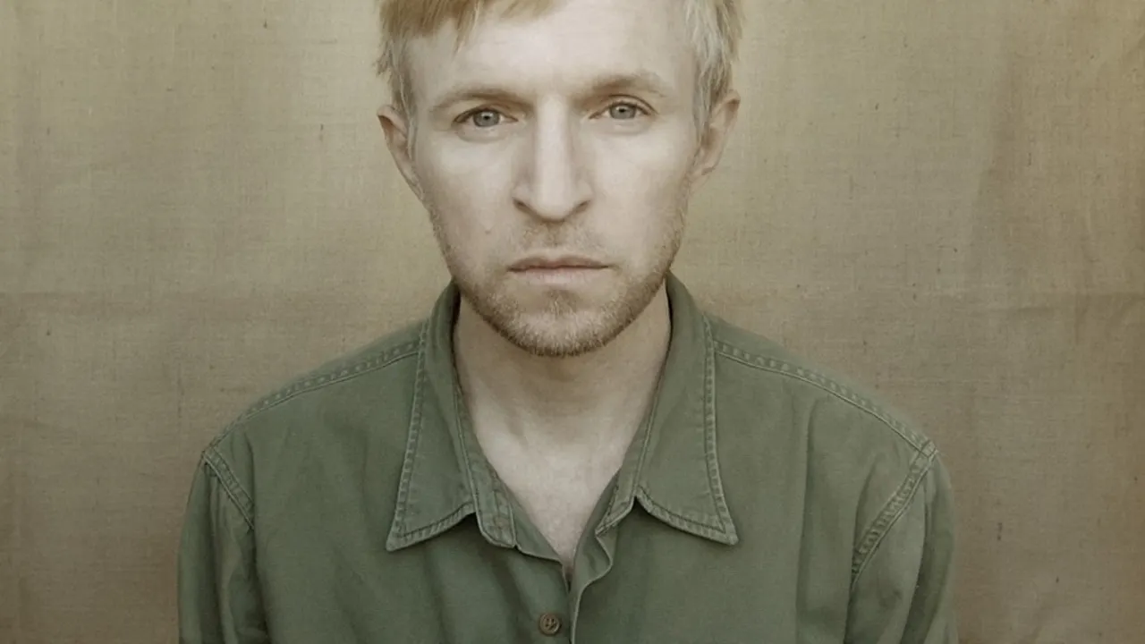 Jay-Jay Johanson + In the canopy en concert
